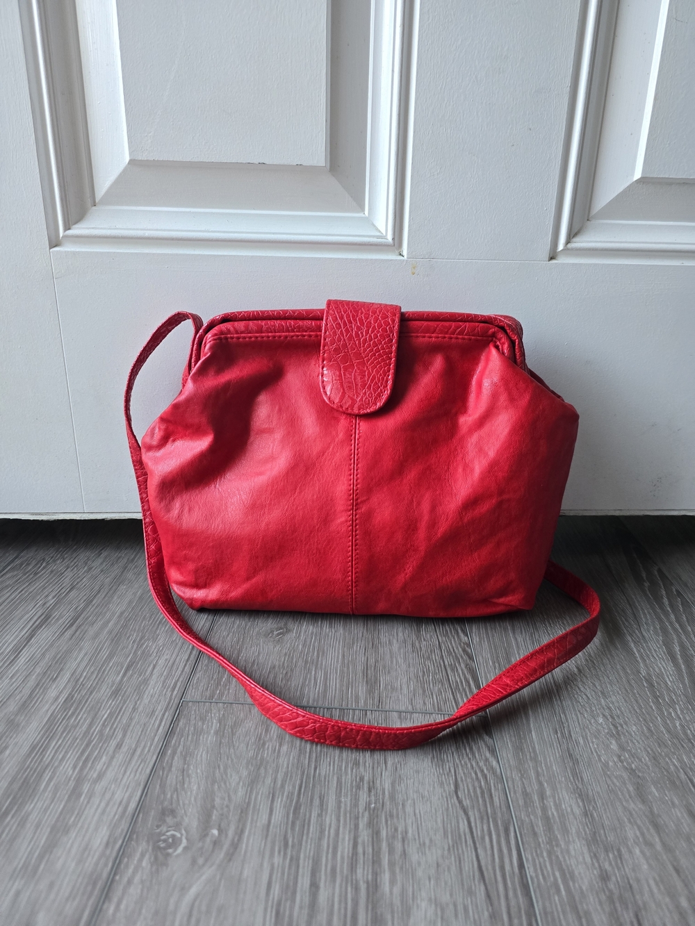 Vintage 80s Monique Red Frame Shoulder Bag Croc Trim Snap Crossbody Retro Chic